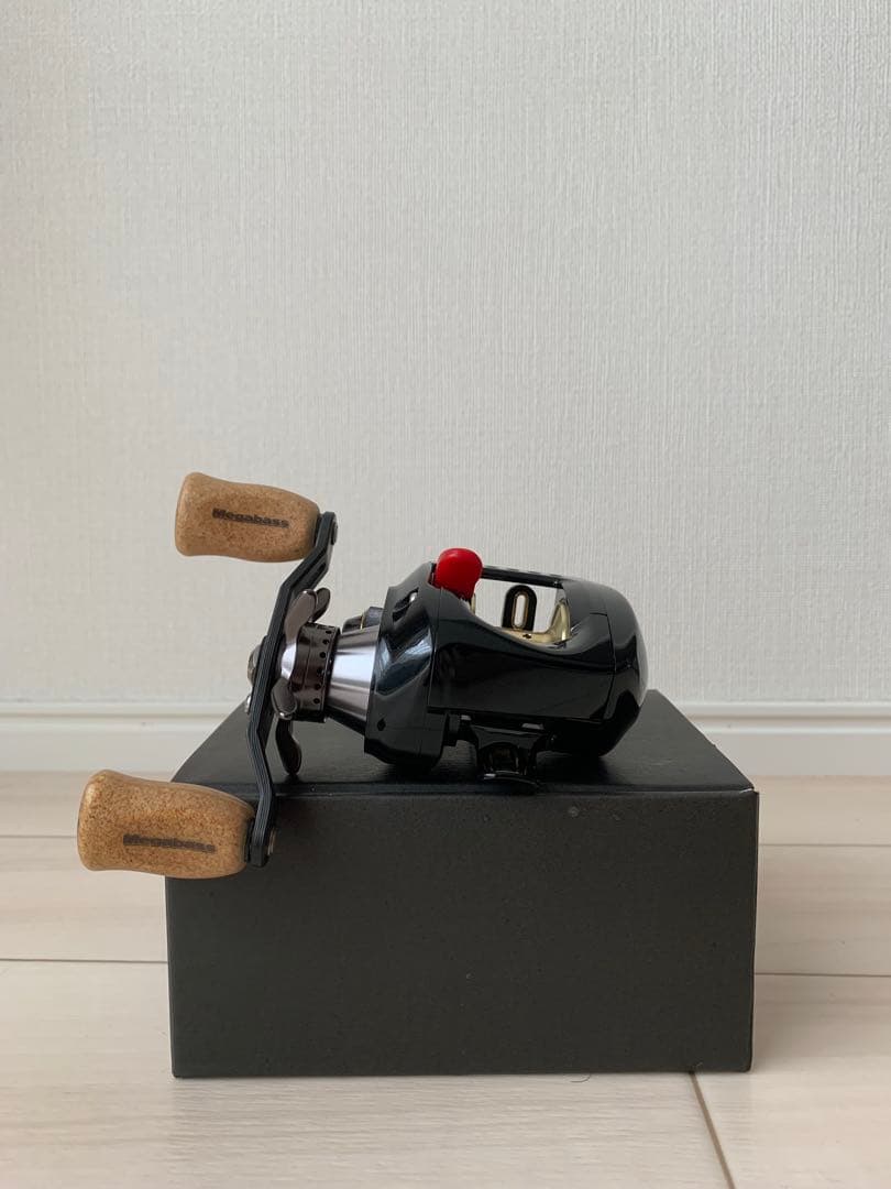 美品 Megabass Orochi 左巻きリール 6.3：1