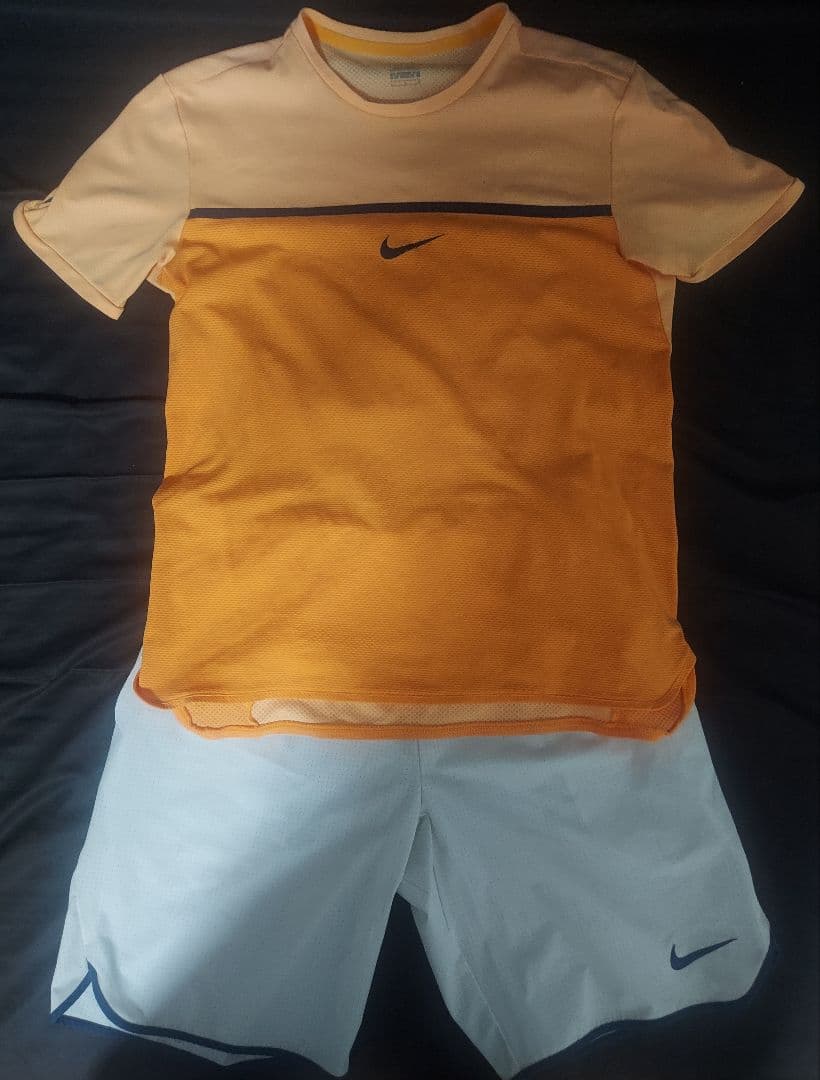 ナイキテニスウェア　セットアップ　ナダル 2024 Nike Dri-FIT Rafa ナダル テニス Tシャツ (Nike/メンズ
