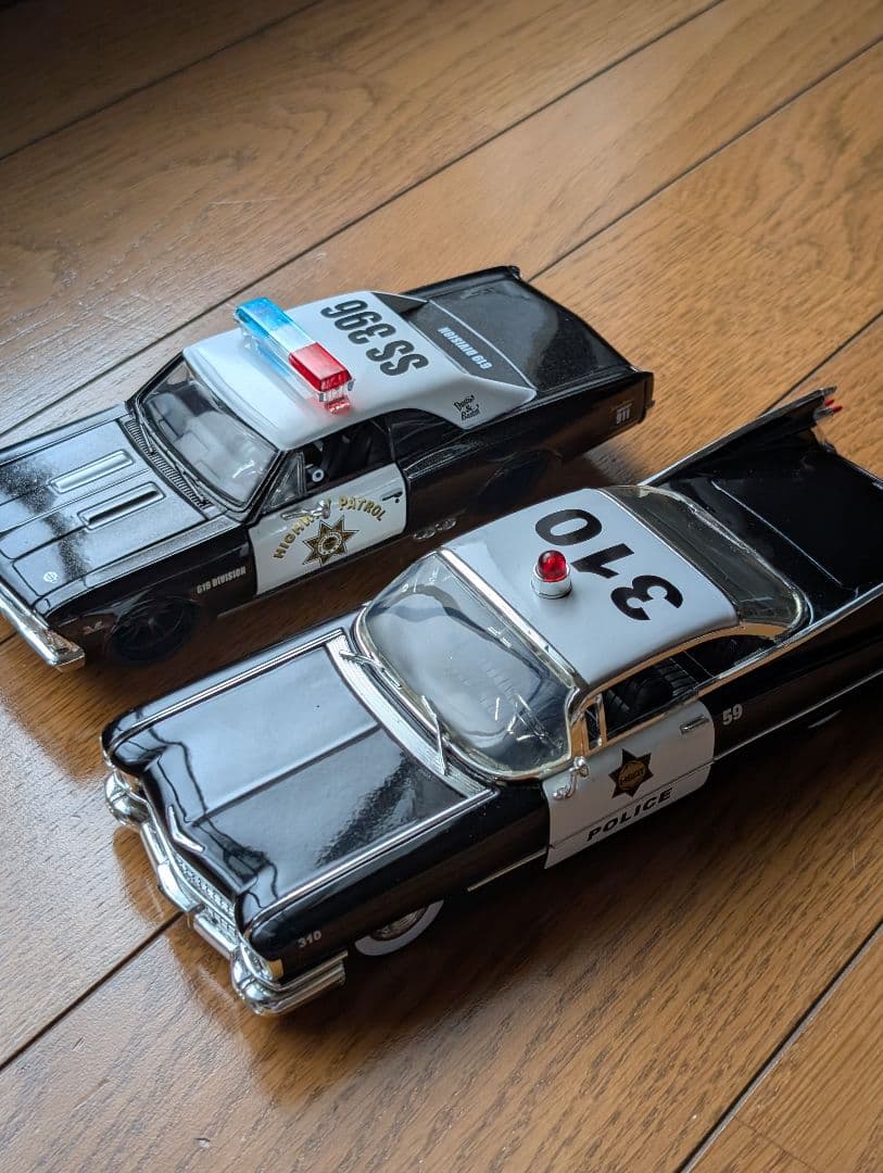アメ車ミニカー2台 Cadillacなど 1/24 パトカー アメ車ミニカー2台 Cadillacなど 1/24 パトカー アメ車ミニカー2台