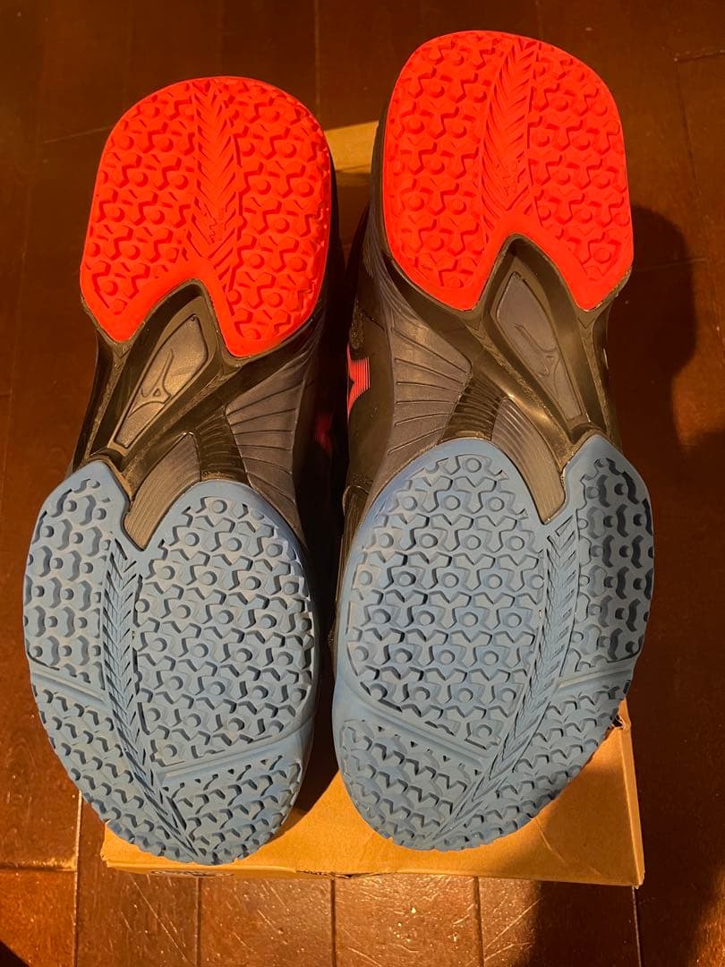 Mizuno テニスシューズ ブラック/レッド 25.5㌢ - メルカリ