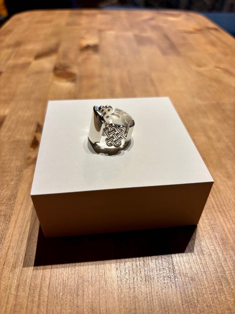 Heartfelt Majesty Crown Ring heres MAJESTY CROWN RING DIA 21号