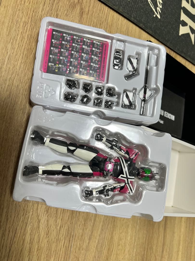S.H.Figuarts 真骨彫　仮面ライダー ディケイド