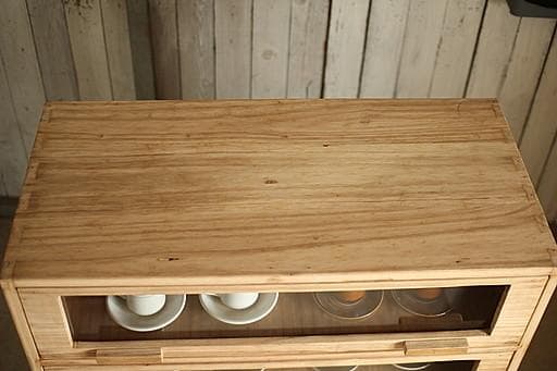 味のある前面ガラスの木製引き出し2段 食器棚 シャツケース 収納棚 古