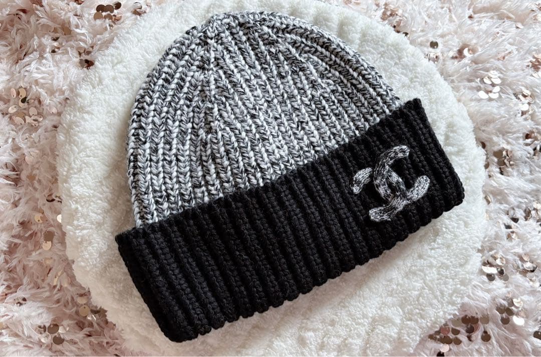 CHANEL シャネル ★ ニット帽 ビーニー 2024FW 白黒ミックス 新作CHANEL☆入手困難シャネルニット帽 ココマーク直営1点 (CHANEL