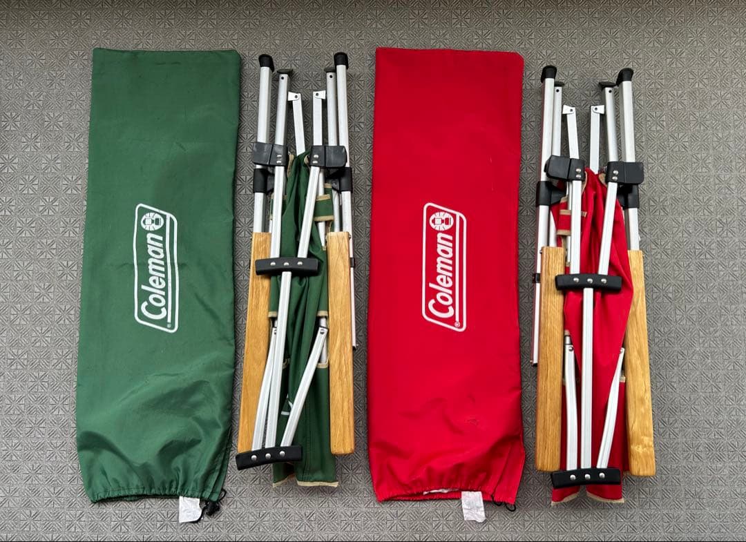 折りたたみ式Coleman製レイチェアのレッドとグリーンの2色セット