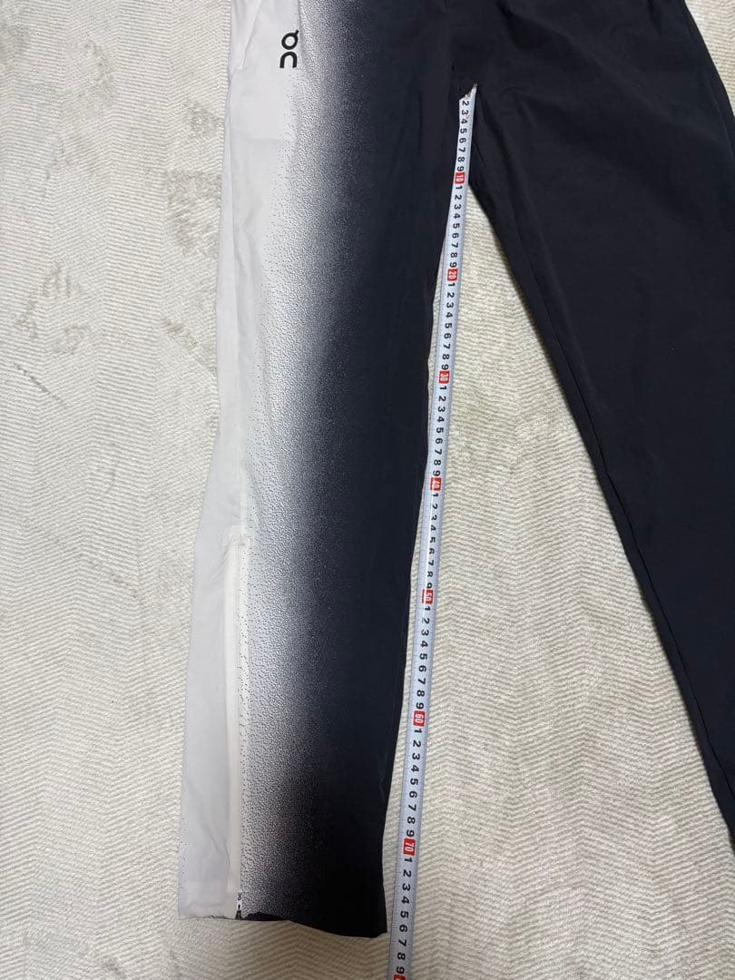 ON Court Track Pants ブラック/ホワイト 入手困難モデル