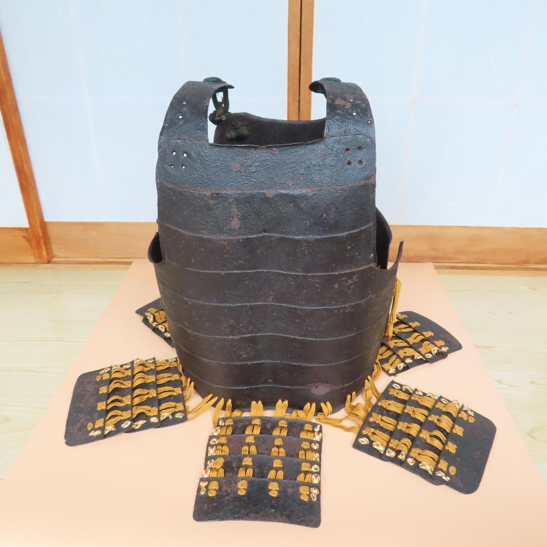 江戸時代の本物です。一枚柏紋二枚胴（鎧兜・鎧・甲冑・胴・具足・陣笠）