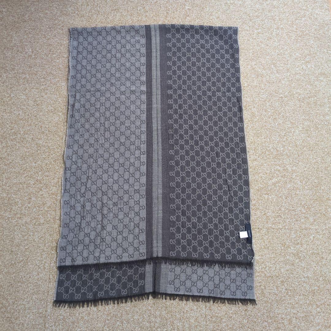 GUCCIグレー ダークグレー ストールマフラー GUCCI（グッチ） スカーフ バンダナ ストール グレー メンズ