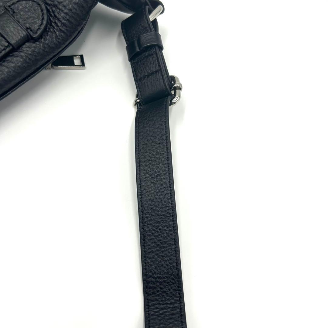 極美品】nouer 牛革ボディバッグ 黒 シボ革