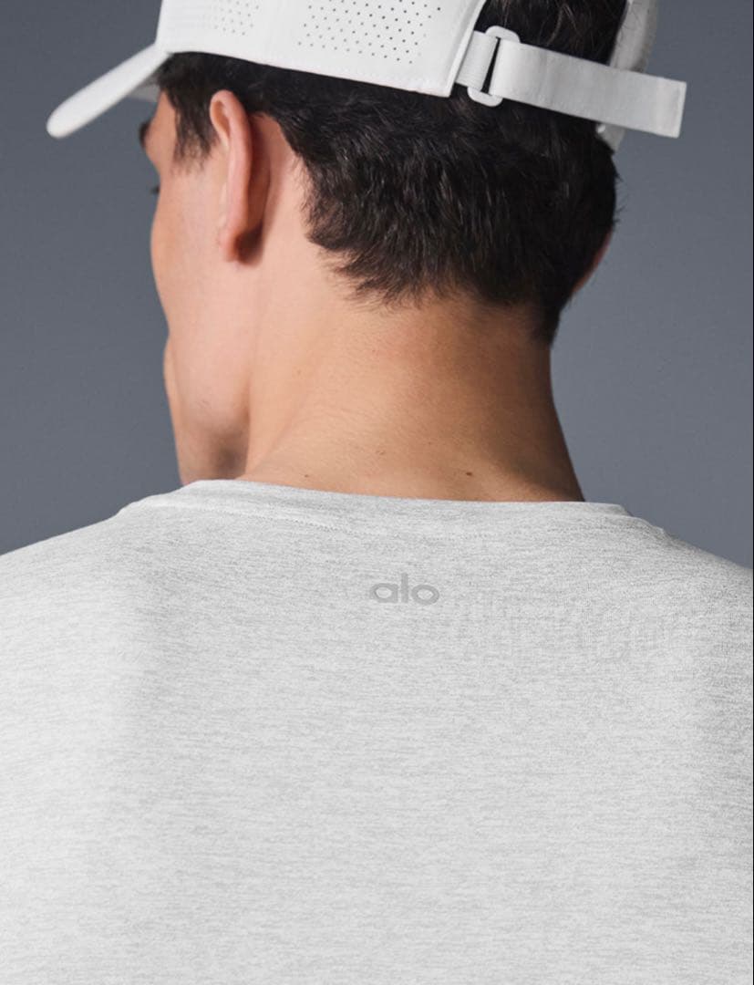 新品タグ付】alo yoga （アローヨガ）TシャツL