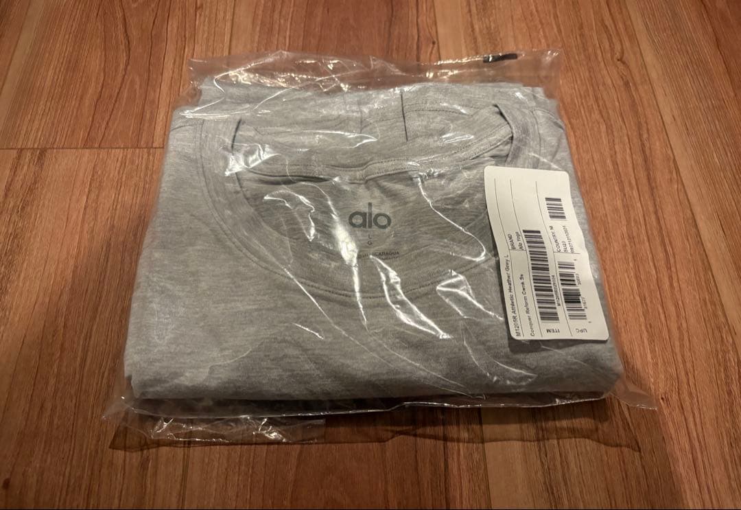 新品タグ付】alo yoga （アローヨガ）TシャツL