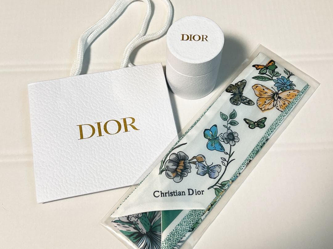 フラワー バタフライ スカーフ グリーンDIOR - メルカリ