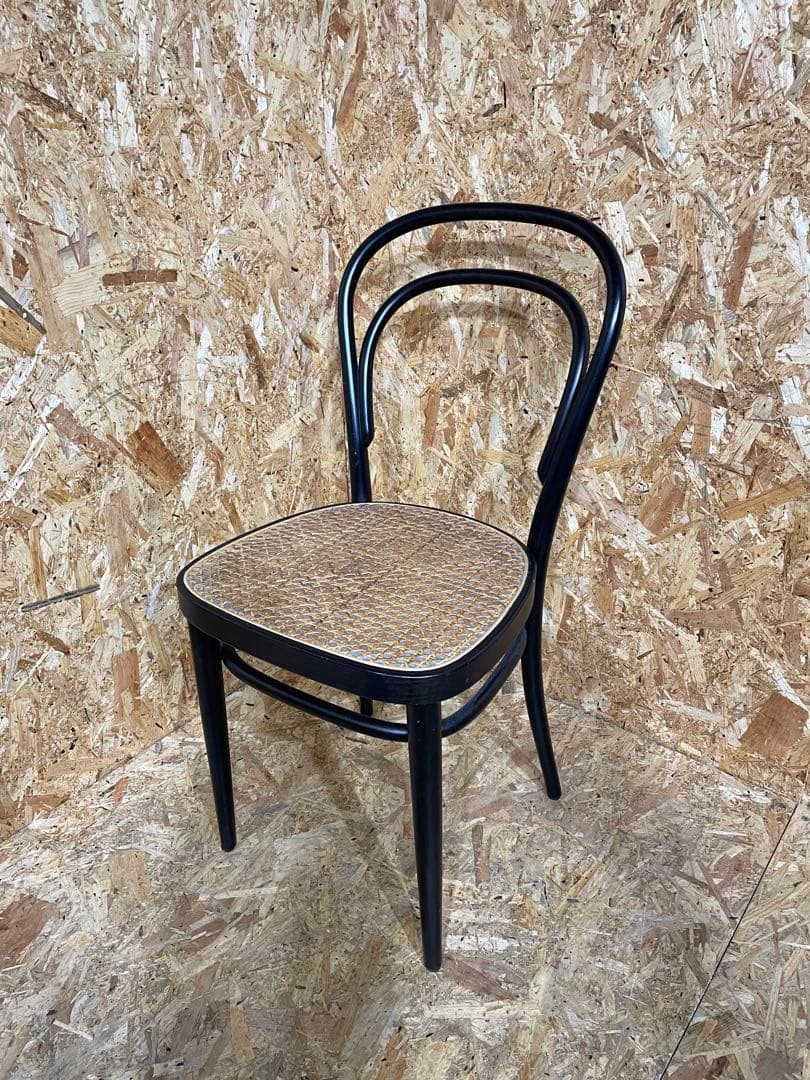 THONET トーネット チェア no.214 ウォルナット1111071014 THONET トーネット チェア no.214 ウォルナット1111071014 214 ⁄ 214 M