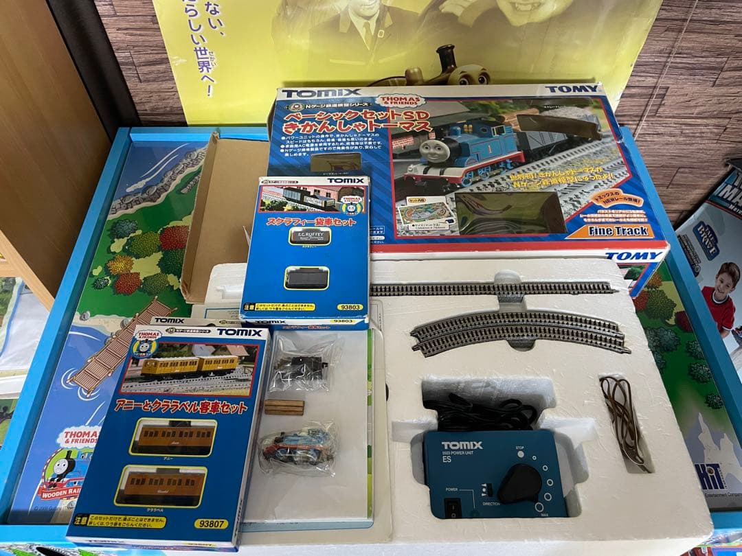 きかんしゃトーマス Nゲージ ベーシック アニーとクララベル スクラフィーセット Amazon.co.jp: nゲージ トーマス アニーとクララベル客車セット EN2B