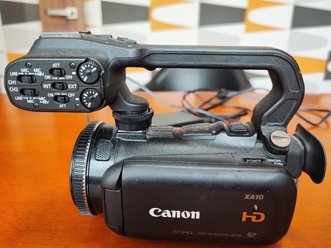 Canon XA10 業務用ビデオカメラ（XLRハンドルユニット付き） 中古