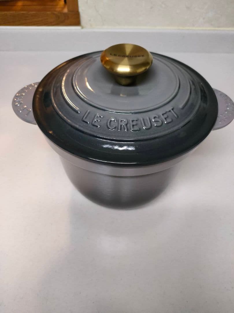 ルクルーゼ　ココットエブリィ　フリント　ゴールドツマミ　18cm ココット・エブリィ (ゴールドツマミ) | 両手鍋 ｜ル・クルーゼ（Le