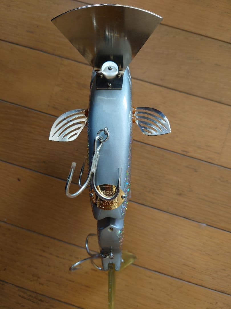 cc ベイツ アルセナーレ ロッソ モンストレウス フナ? 七色の輝き