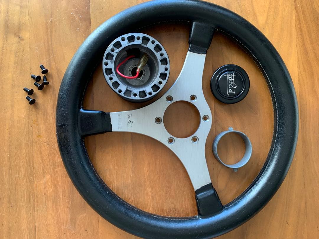 MOMO MOMO ステアリング ジャッキースチュワート ホーンボタン+ボス