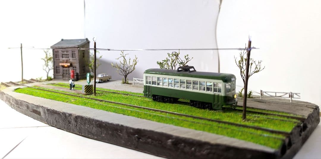 食*ン様 Nゲージ・ジオラマ展示台【緑化軌道を行く路面電車】※車両付き
