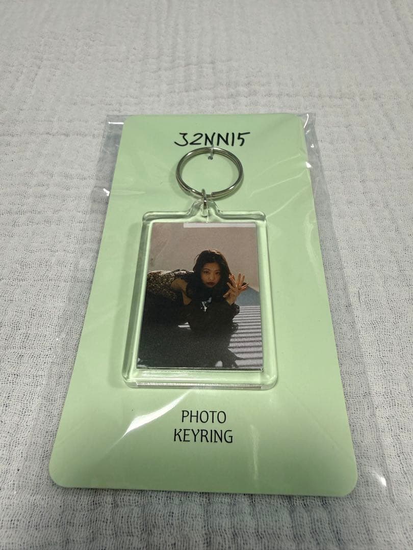 JENNIE J2NNI5 フォトキーチェーン キーホルダー popup - メルカリ