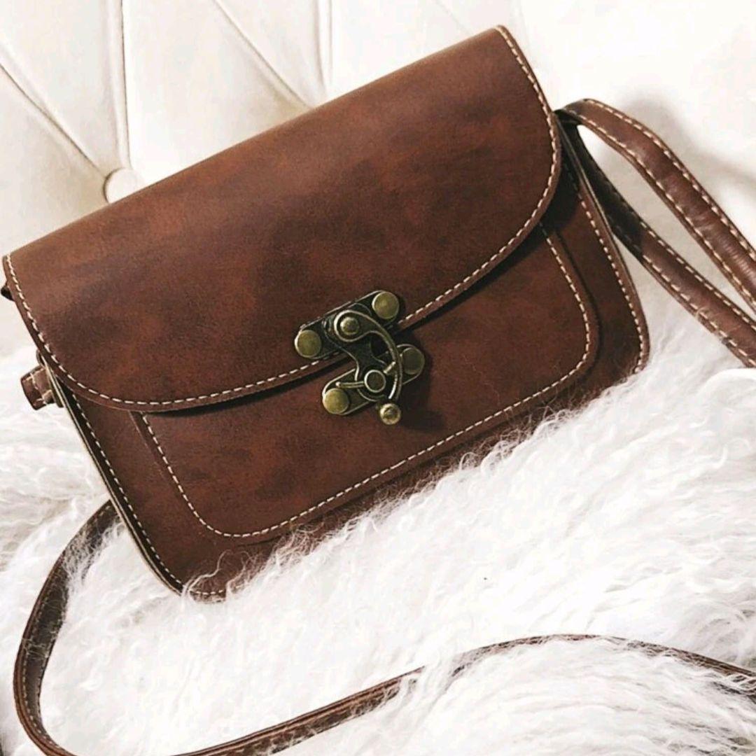 レトロ ショルダーバッグ ブラウン - メルカリ