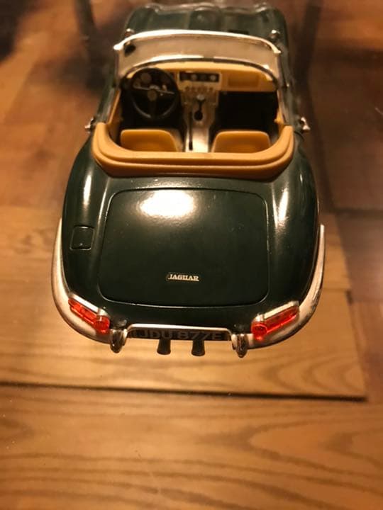 値下げ致しました！ジャガーEタイプ 1961年1/18スケール - メルカリ