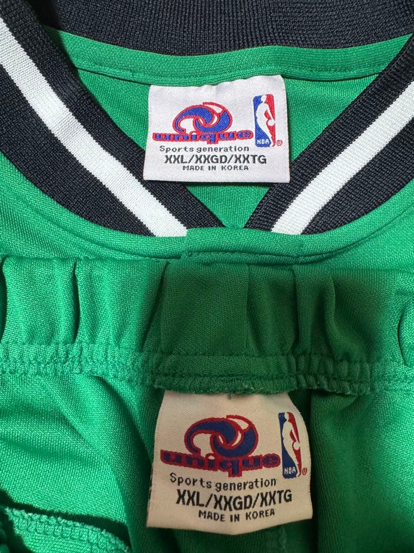 NBA セルティックスのウォームアップジャージ。かなりカッコいいです！