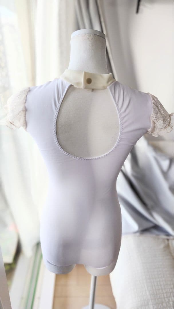 S～M／アイボリーフリルレースで贅沢エレガント。ロココ調宮廷ドレス