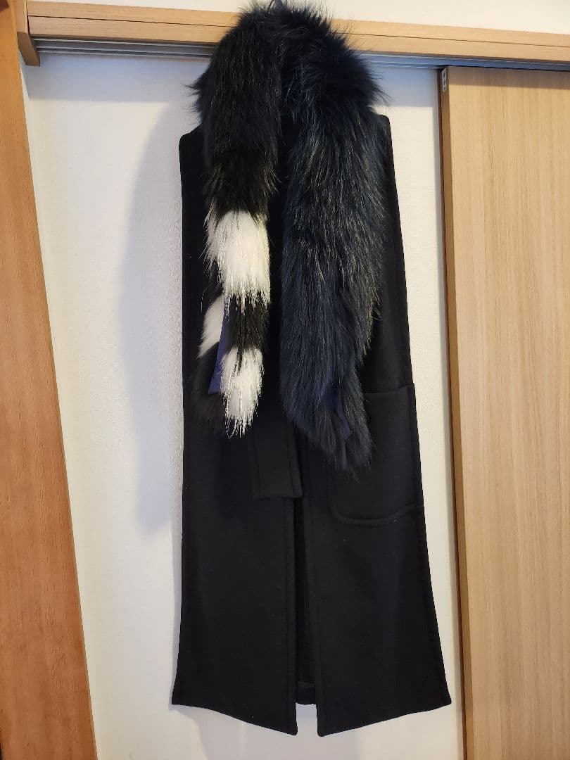 OFF-WHITE ブラックファーポンチョ OFF-WHITE ブラックファーポンチョ