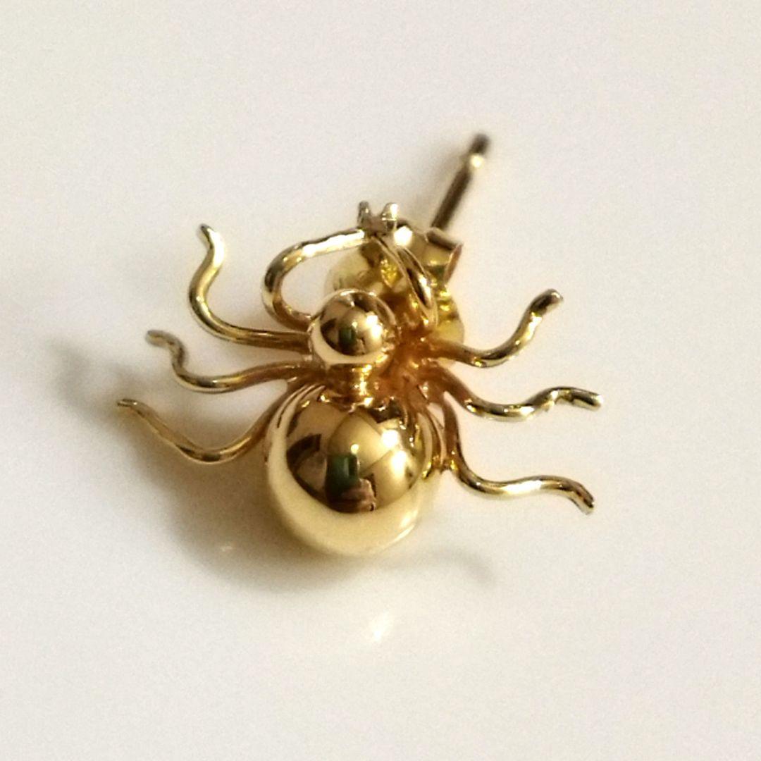 K18 蜘蛛デザインのピアス 約0.4g K18 蜘蛛デザインのピアス 約0.4g