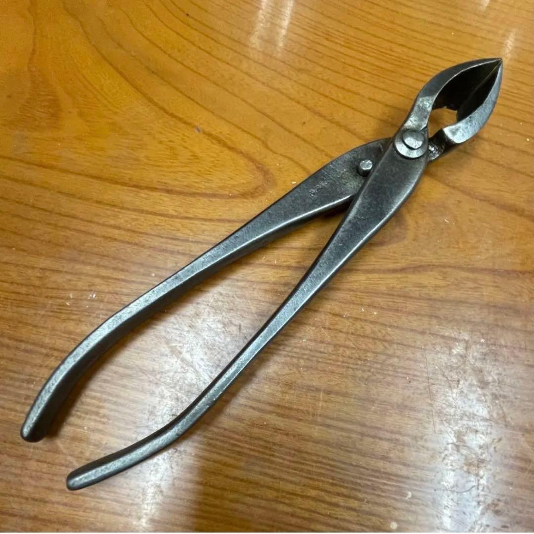 最高級 盆栽用具 昌国【特製】又切り鋏(約)214㎜ 240g - メルカリ