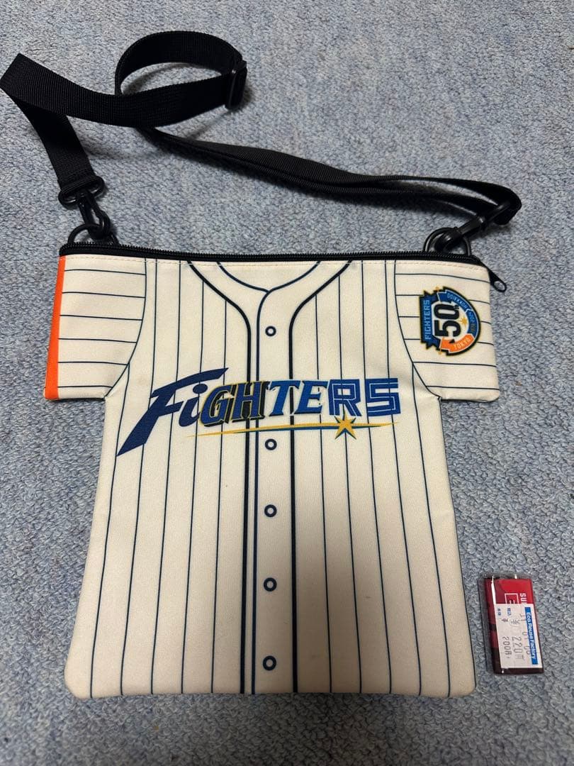 日本ハムファイターズ50周年記念ユニフォーム型　サコッシュ 日本ハムファイターズ50周年記念ユニフォーム型 サコッシュ