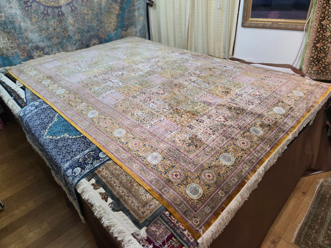 ペルシャ絨毯 本物保証 100%手織り素材シルク クム産サイズ292×200cm ペルシャ絨毯 クム産 シルク100% モハマドジャムシディ工房 最高密度