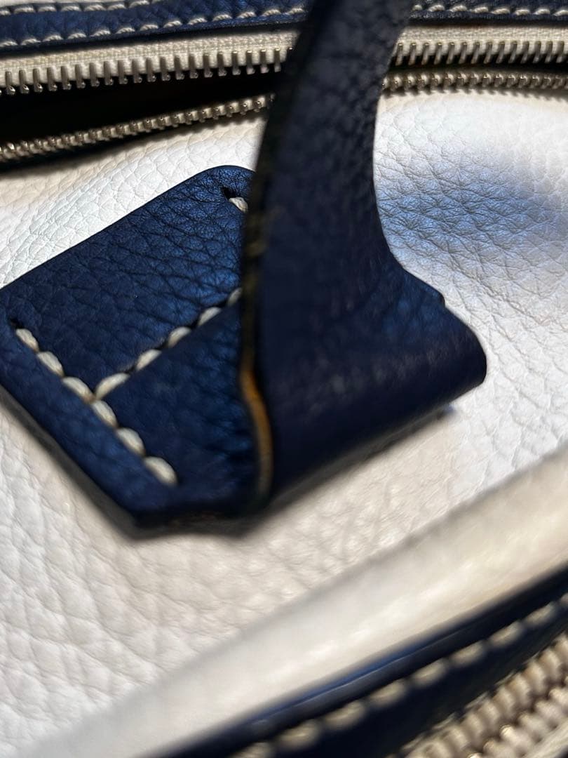 HOGAN ホーガン】ホワイトレザーバッグ イタリア発の高級ブランド