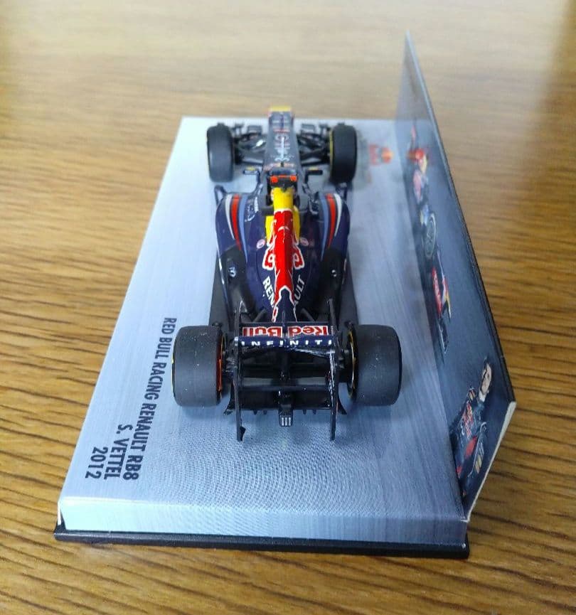 MINICHAMPS 1/43 レッドブルRB8 S. VETTEL - メルカリ