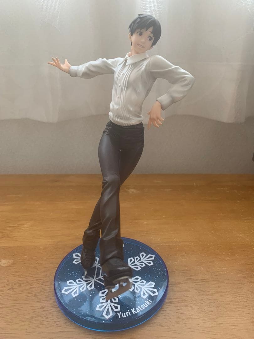勝生勇利　フィギュア Amazon | G.E.M.シリーズ ユーリ！！！ on ICE 勝生勇利 1/8 完成品