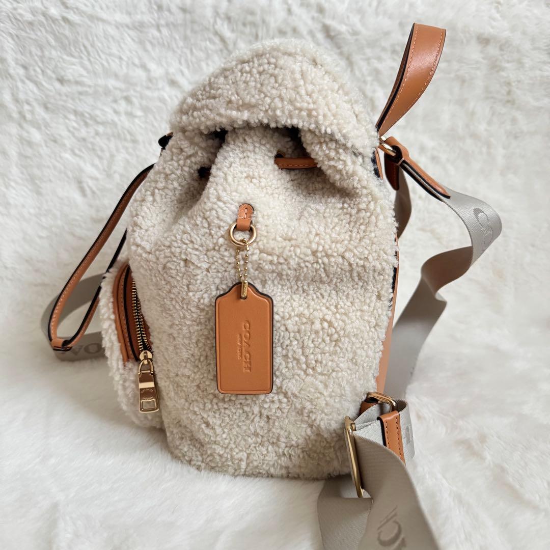 未使用級 coach ボアリュック シアリング ペース バックパック - メルカリ