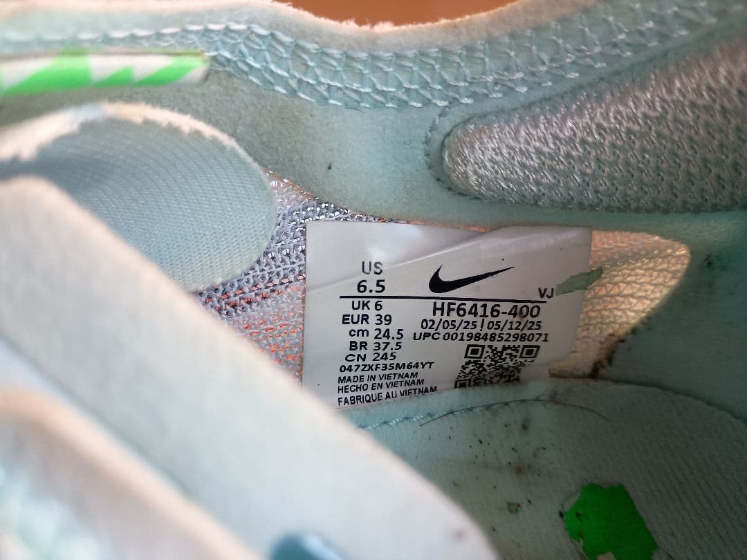 Nike ランニングシューズ ストリークフライ2　24.5cm