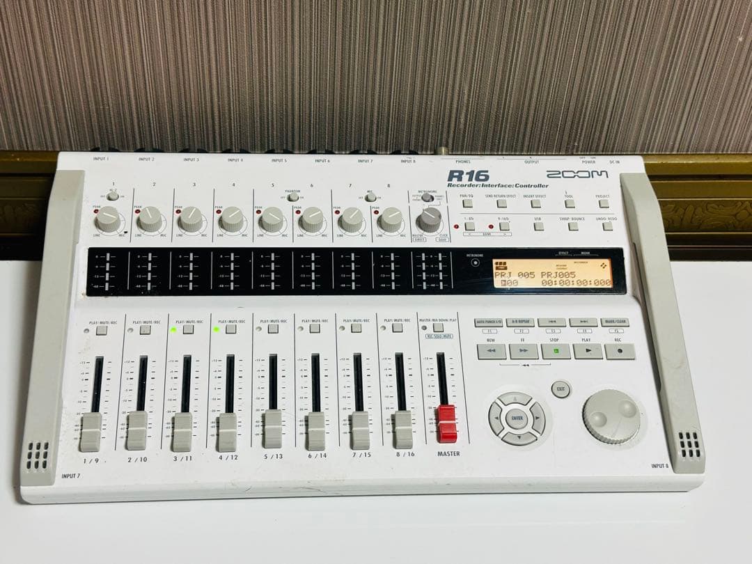 Zoom R16 マルチトラックレコーダー R16 Multitrack Recorder | ZOOM