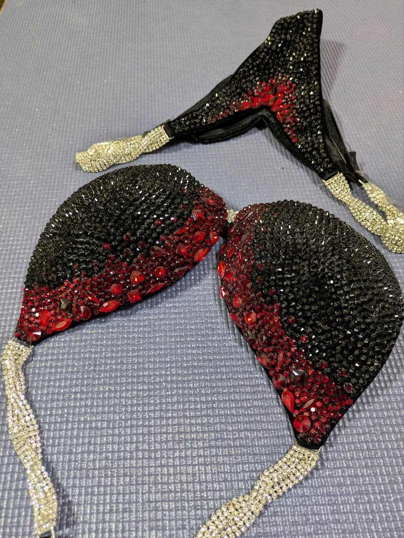 ボディフィットネス競技用コンテスト用ビキニ(黒・赤) APF JBBF等