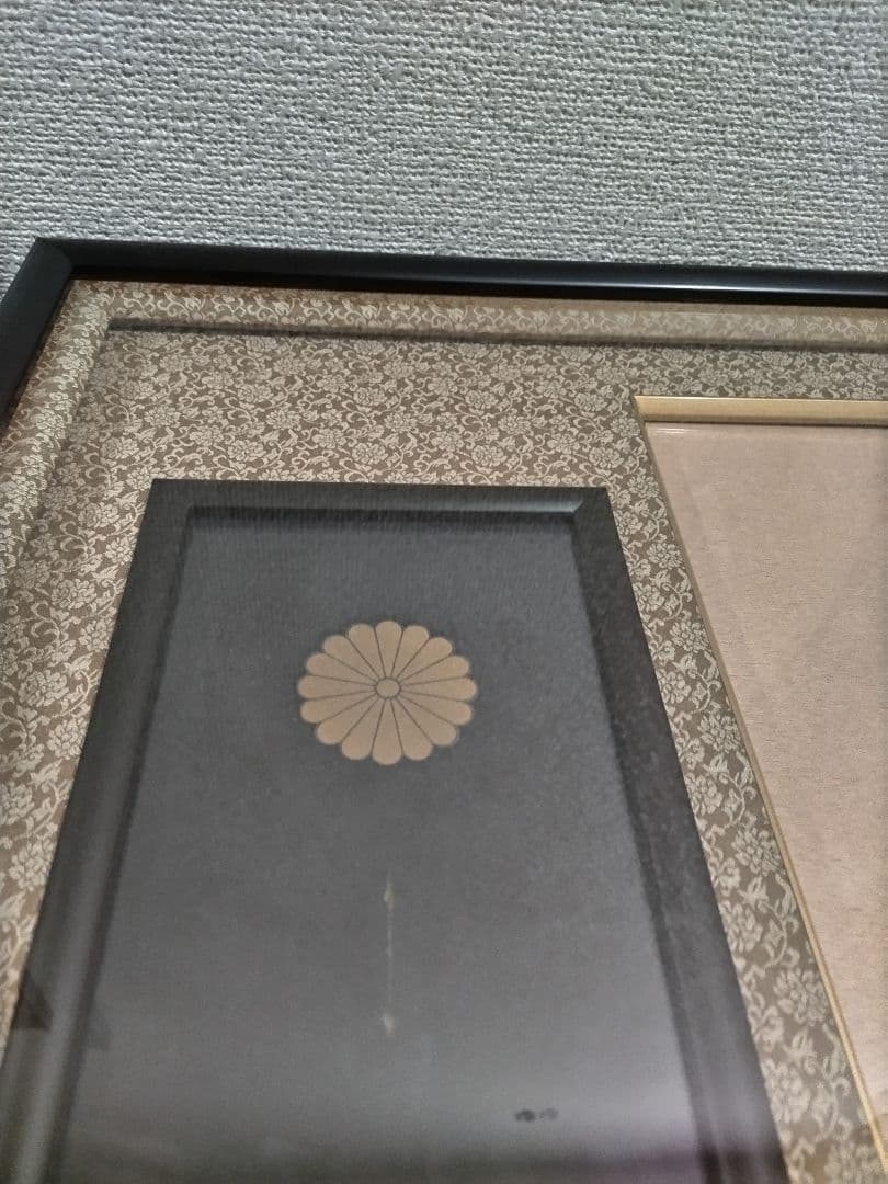 小梅様専用NO3 勲記、勲章、褒章、賞状額縁 黒の木製フレー厶 菊の