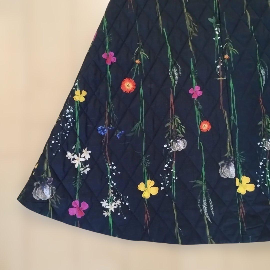 AKIRANAKA】アキラナカ フラワープリントキルティングスカート/ブラック