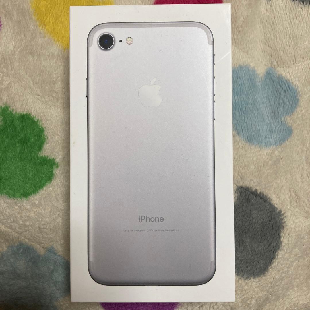 Apple iPhone7 32GB シルバー MNCF2J/A - メルカリ