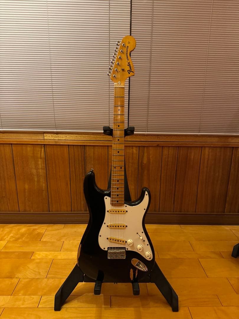Fender Stratocaster 1974製 Fender Stratocaster Solid Body Electric Guitar (1974) | RetroFret