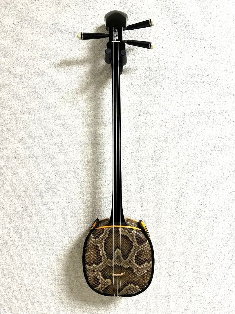 本ヘビ皮の伝統的な三線 強化張り 3弦 沖縄 Amazon.co.jp: 三線 沖縄三線 本蛇皮強化張り 初心者向けスタンダード