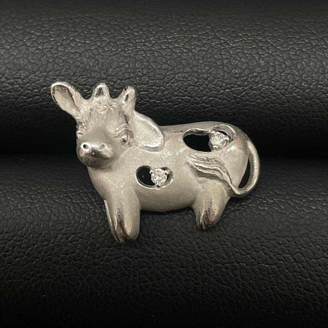 友安昭先生作K18WG牛モチーフピンブローチ