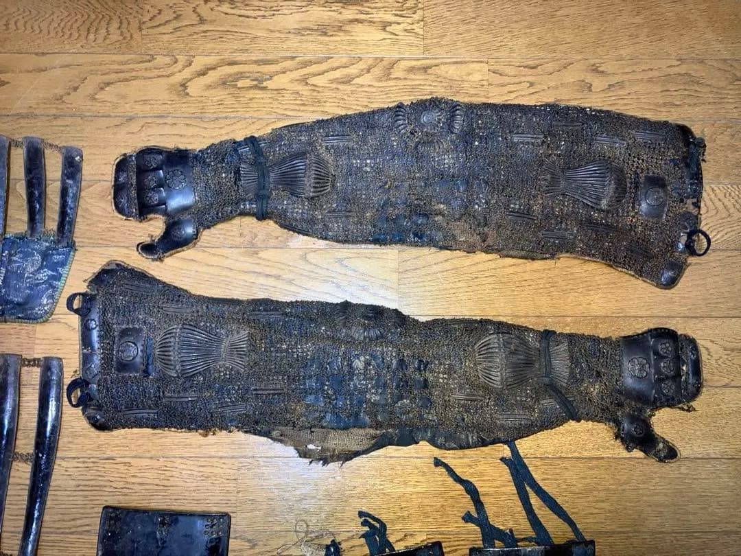 江戸期 甲冑の籠手、脛当て、草摺の部品セット