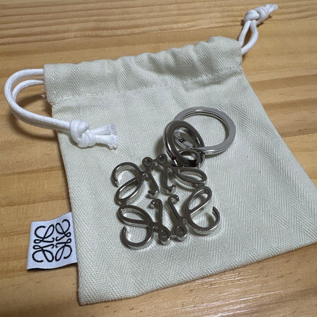LOEWE ロエベ アナグラム キーリング キーホルダー チャーム 楽天市場】LOEWE ロエベ キーリング ANAGRAM KEYRING アナグラム