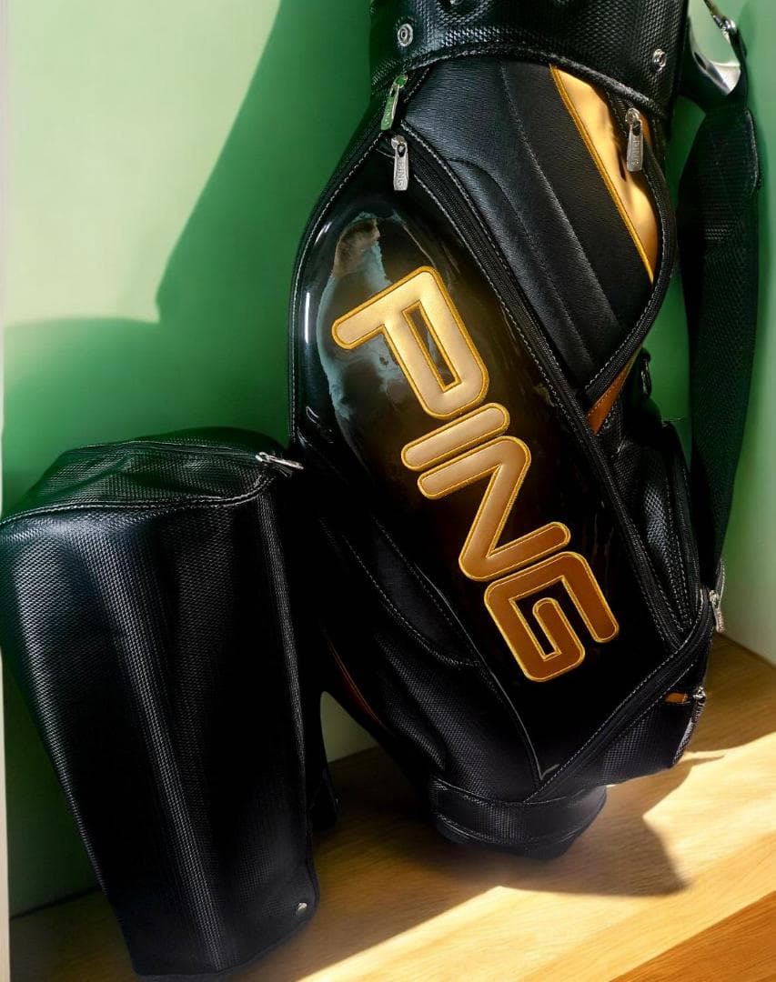 平野公平新品未使用　PING キャディバッグ 黒/金 高級商品