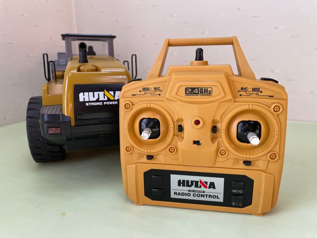 HUINA1583ホイールローダー リモコン付き HUINA1583ホイールローダー